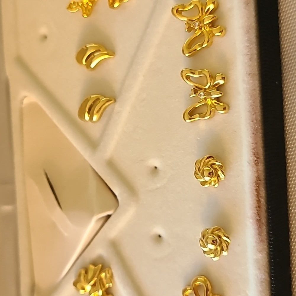 Set of Nine Earrings - Picture 3 of 12